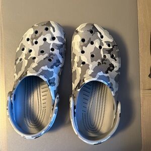 CROCS Gray Camouflage Sandals